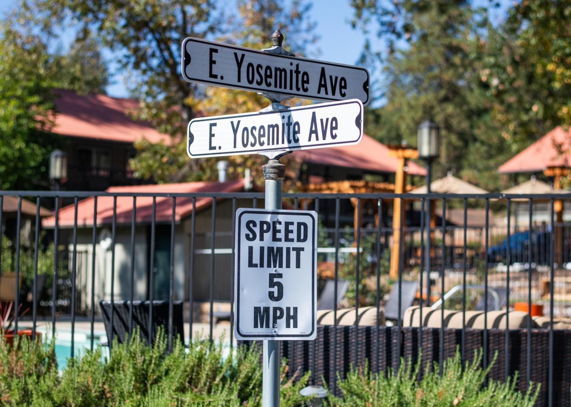 Yosemite Westgate Lodge Groveland Eksteriør bilde